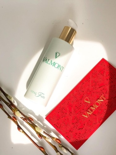 Valmont Vital Falls Łagodny, bezalkoholowy tonik nawilżający do twarzy 150 ml