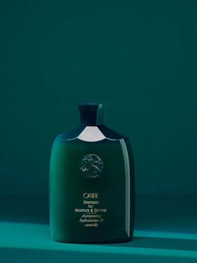Oribe Moisture & Control Shampoo Nawilżający szampon do włosów kręconych i puszących się 250 ml