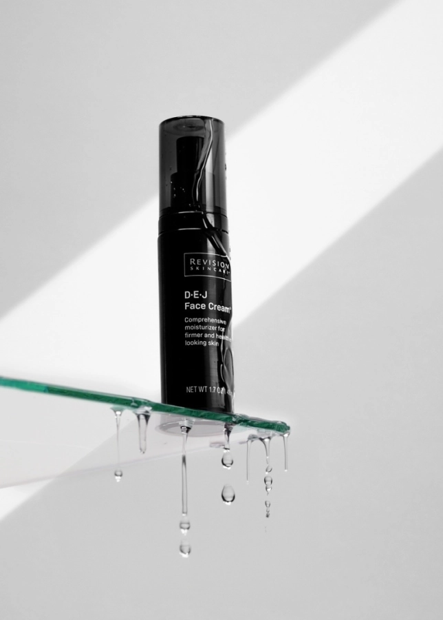 Revision D·E·J Face Cream Kompleksowy krem nawilżający zapewniający jędrniejszą i zdrowiej wyglądającą skórę 48 g