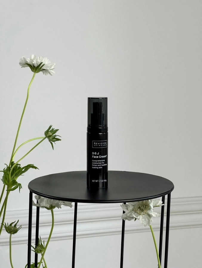 Revision D·E·J Face Cream Kompleksowy krem nawilżający zapewniający jędrniejszą i zdrowiej wyglądającą skórę 48 g