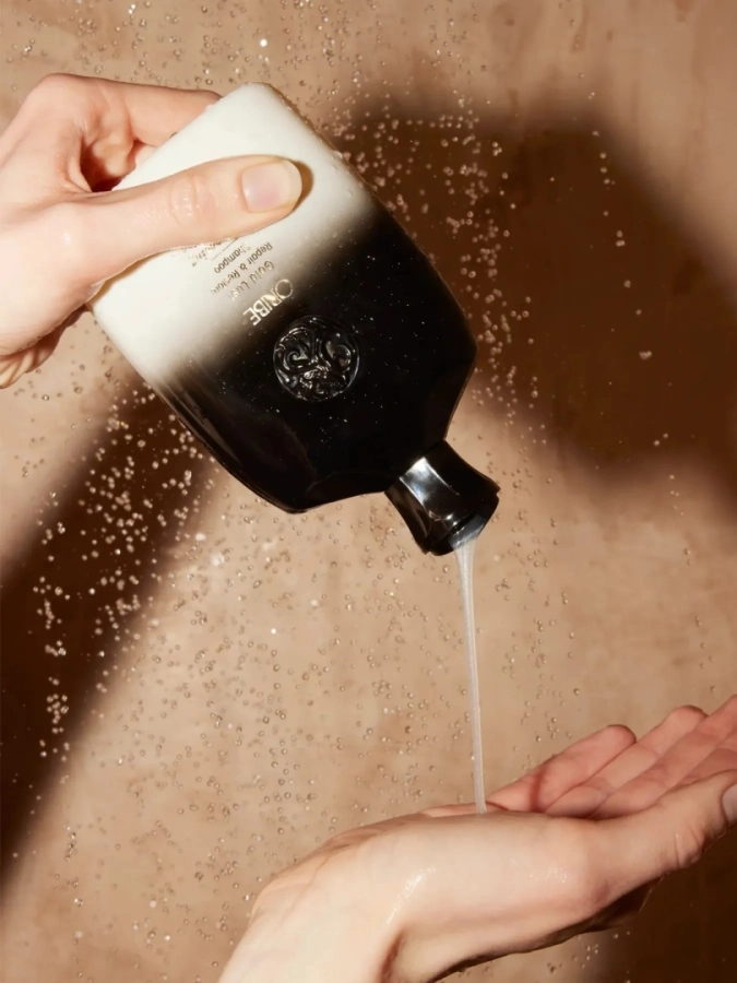 Oribe Gold Lust Repair & Restore Shampoo Szampon do odbudowy i regeneracji włosów suchych i zniszczonych 250 ml
