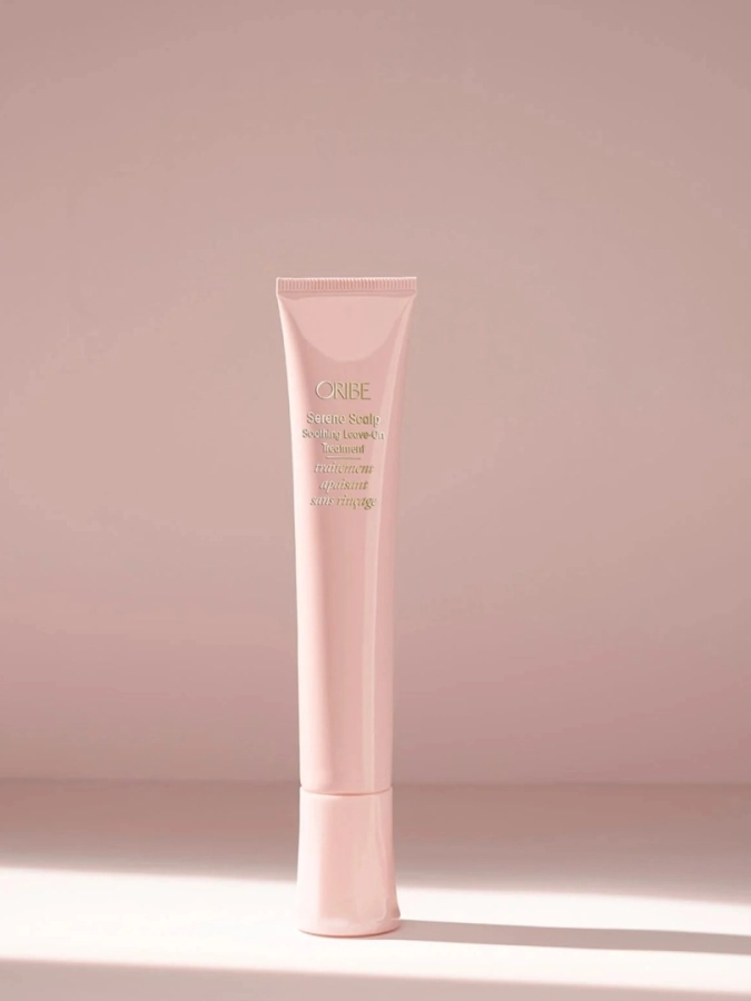 Oribe Serene Scalp Soothing Leave-On Treatment Kojący zabieg przeciwłupieżowy bez spłukiwania 50 ml