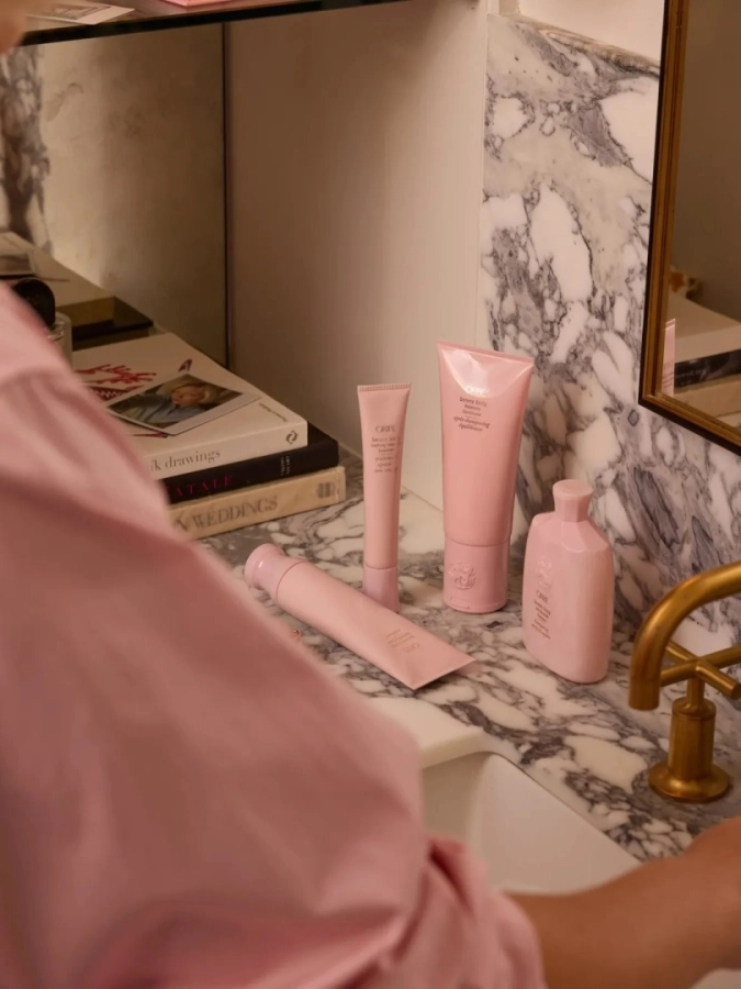Oribe Serene Scalp Soothing Leave-On Treatment Kojący zabieg przeciwłupieżowy bez spłukiwania 50 ml