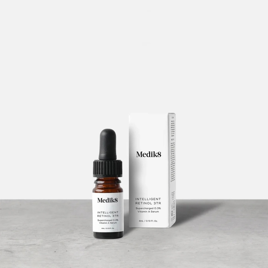 Medik8 Intelligent Retinol 3TR Przeciwstarzeniowe serum do twarzy z witaminą A 0,3% 4 ml
