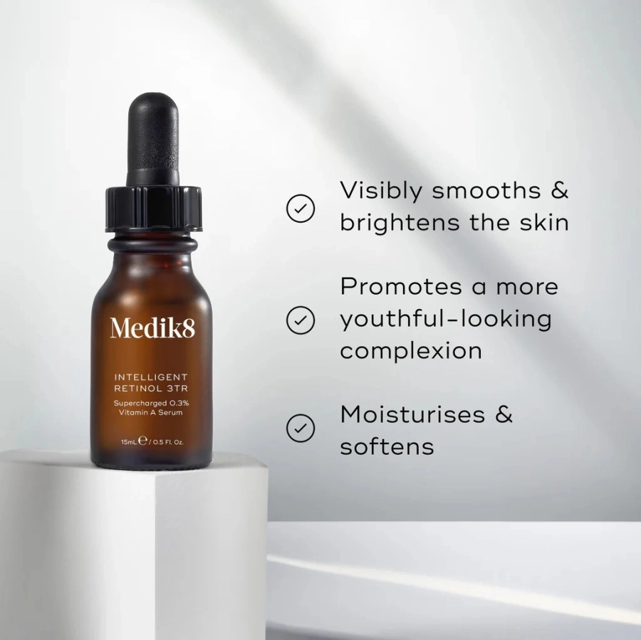 Medik8 Intelligent Retinol 3TR Przeciwstarzeniowe serum do twarzy z witaminą A 0,3% 4 ml