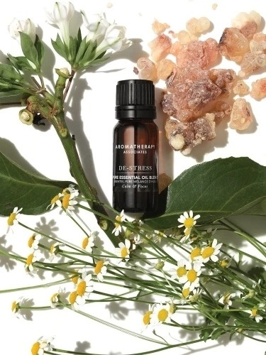 Aromatherapy Associates De-Stress Pure Essential Oil Blend Odstresowujący olejek do inhalacji i dyuzora / kominka 10 ml