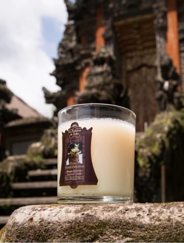 La Sultane de Saba Bougie Perfumee Scanted Candle Balinais Świeca kwiat lotosu i frangipani linia balinais 165 ml