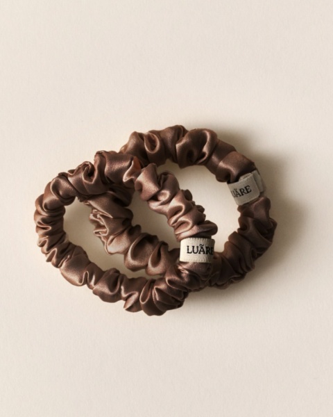 LUARE The Mini Scrunchie Zestaw 2 jedwabnych gumek do włosów kolor NUGAT