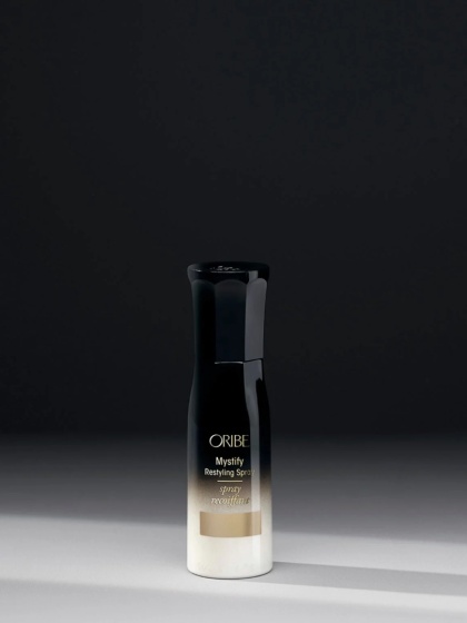 Oribe Gold Lust Mystify Restyling Spray Spray odświeżający i reaktywujący działanie „wczorajszych” kosmetyków 50 ml