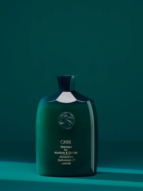 Oribe Moisture & Control Shampoo Moisture & Control Nawilżający szampon do włosów kręconych i puszących się 250 ml