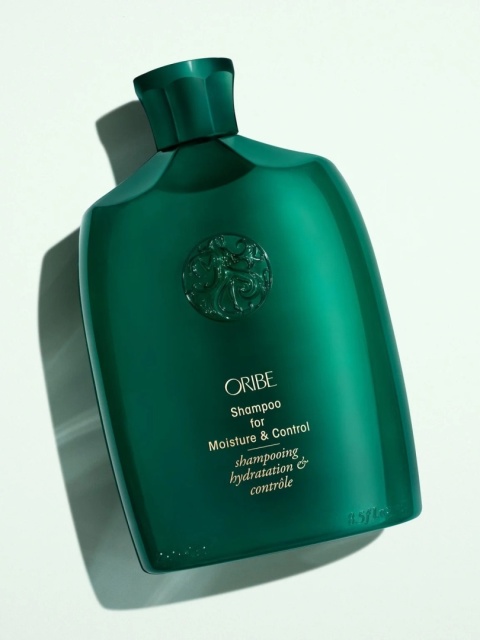 Oribe Moisture & Control Shampoo Moisture & Control Nawilżający szampon do włosów kręconych i puszących się 250 ml