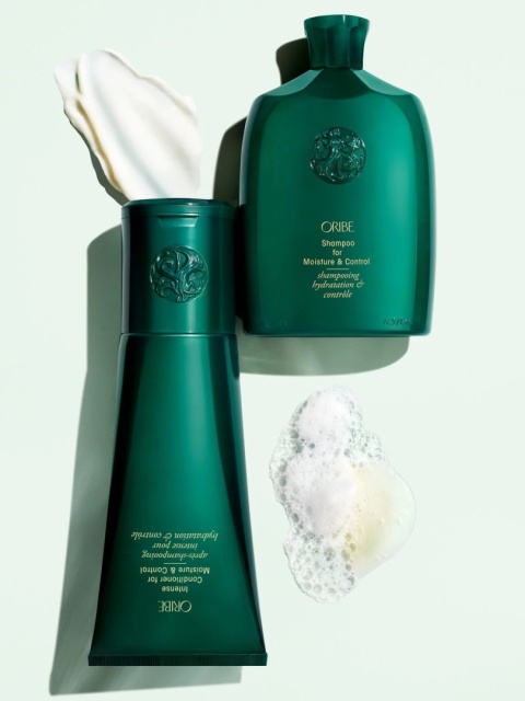 Oribe Moisture & Control Shampoo Moisture & Control Nawilżający szampon do włosów kręconych i puszących się 250 ml
