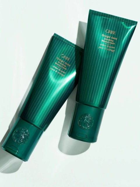 Oribe Moisture&Control Straight Away Smoothing Blowout Cream Wygładzający krem do układania prostych, gładkich stylizacji 150 ml