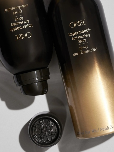Oribe Signature Imperméable Anti-Humidity Spray Spray chroniący przed wilgocią i utrwalający stylizacje 75 ml
