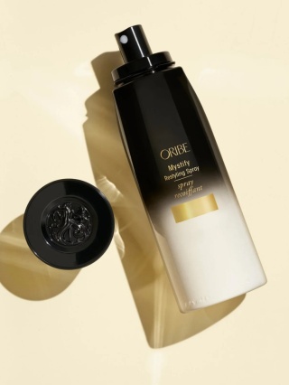 Oribe Gold Lust Mystify Restyling Spray Spray odświeżający i reaktywujący działanie „wczorajszych” kosmetyków 175 ml