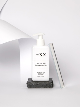 proXN Balancing Cleansing Gel Delikatny żel myjący z kwasem azelainowym, laktobionowym i relipidium 200 ml