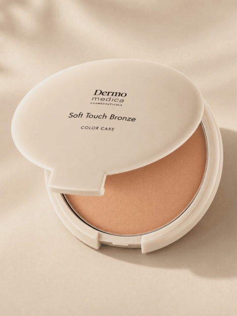 Dermomedica  Soft Touch Bronze Pudrowy bronzer modelujący rysy twarzy i nadający efekt skóry muśniętej słońcem