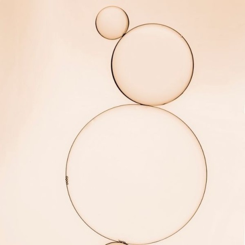 ESHTEDERM Adaptasun Golden Glow Hydra-protective Shimmering Sun Care Body Oil Olejek błyszczący z wysoką ochroną UV 125 ml