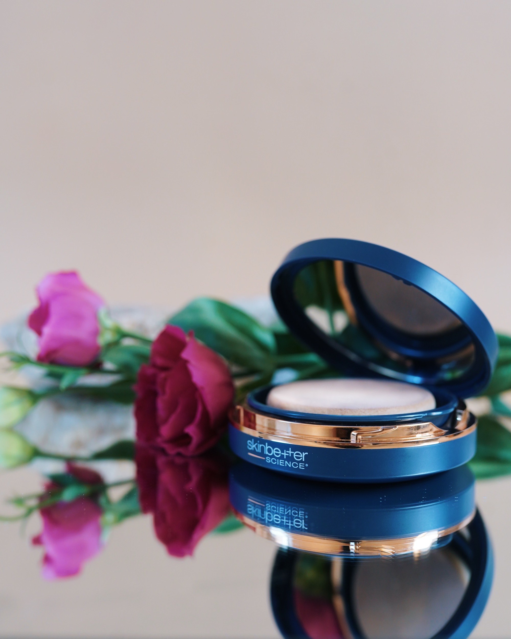 SKINBETTER SCIENCE sunbetter TONE SMART SPF 50+ Sunscreen Compact