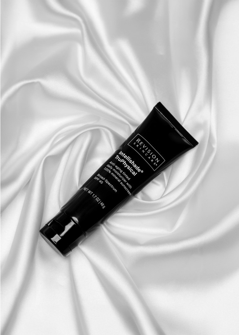 Revision Intellishade TruPhysical SPF 45